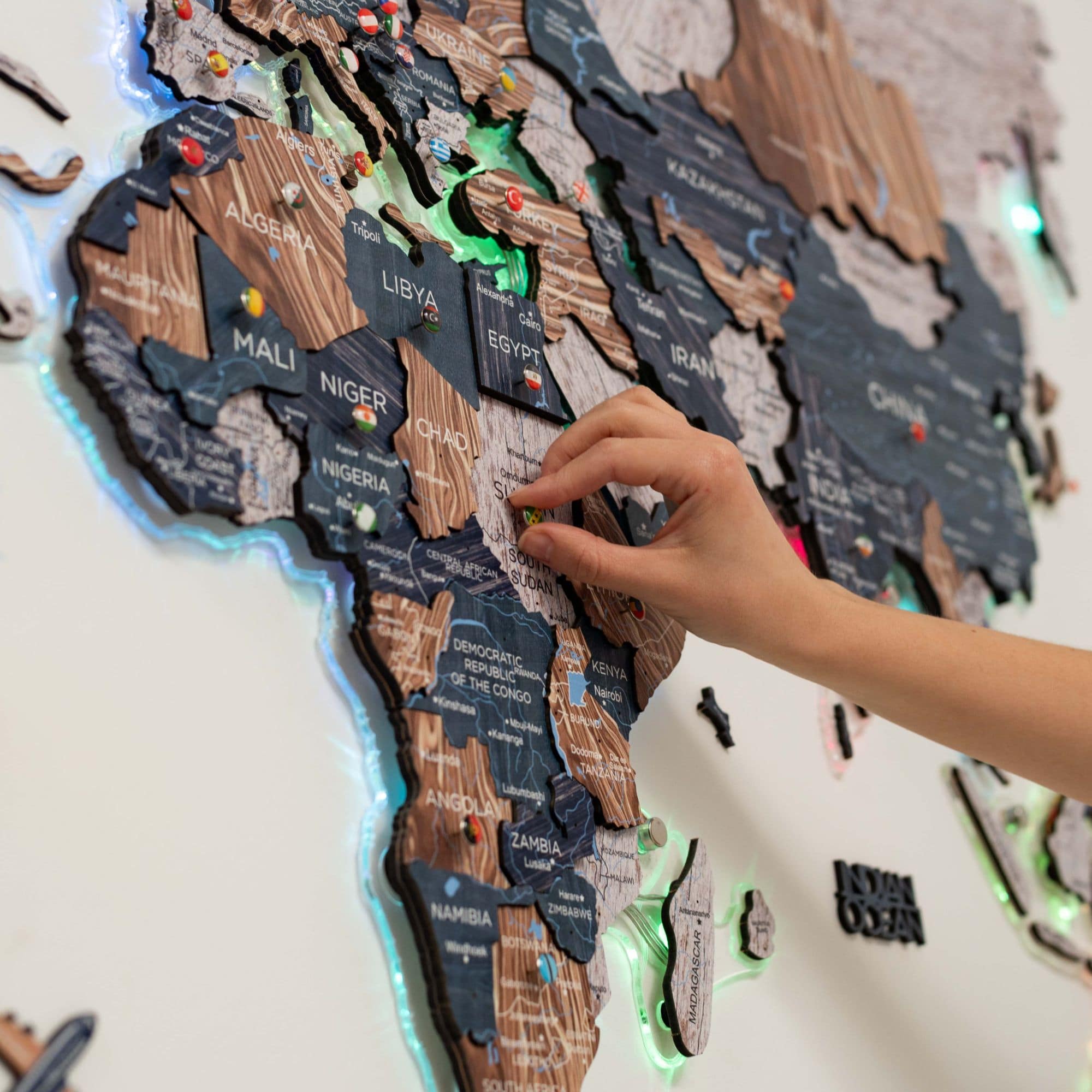 3D LUMINOUS LED Wooden World Map 2.0 Mystery