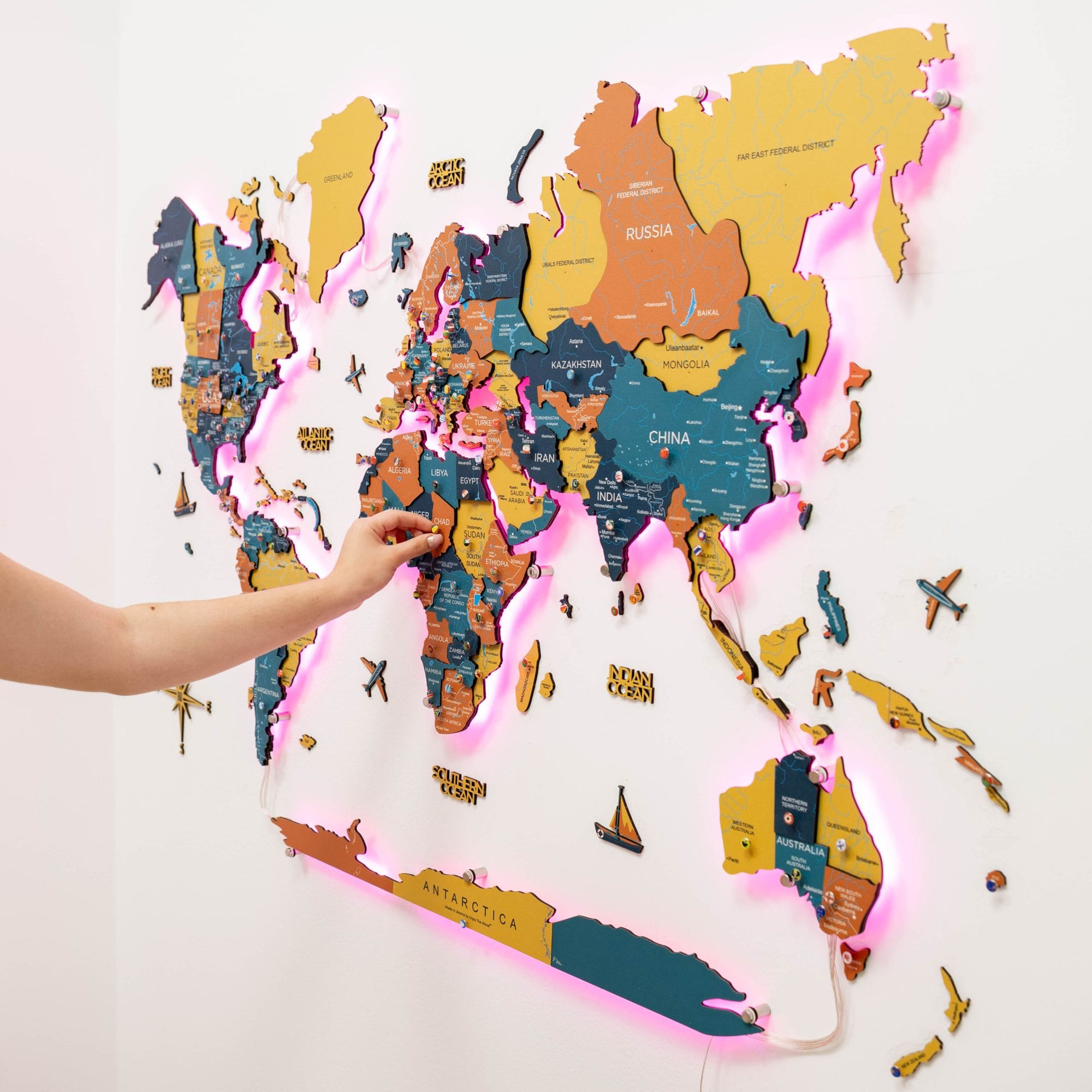 3D LED / LUMINOUS Wooden World Map 3.0 Indie