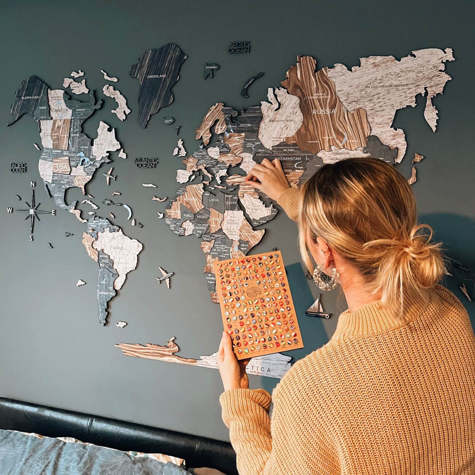Bundle: Colored Map, Photo Frames, Flags and Airplanes Pins