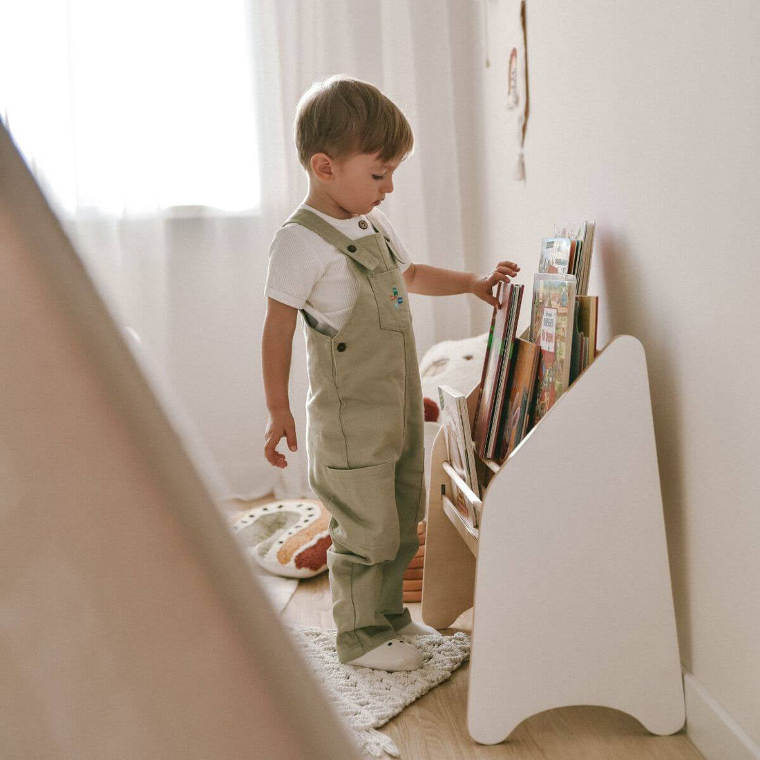 Wooden Montessori Bookshelf White